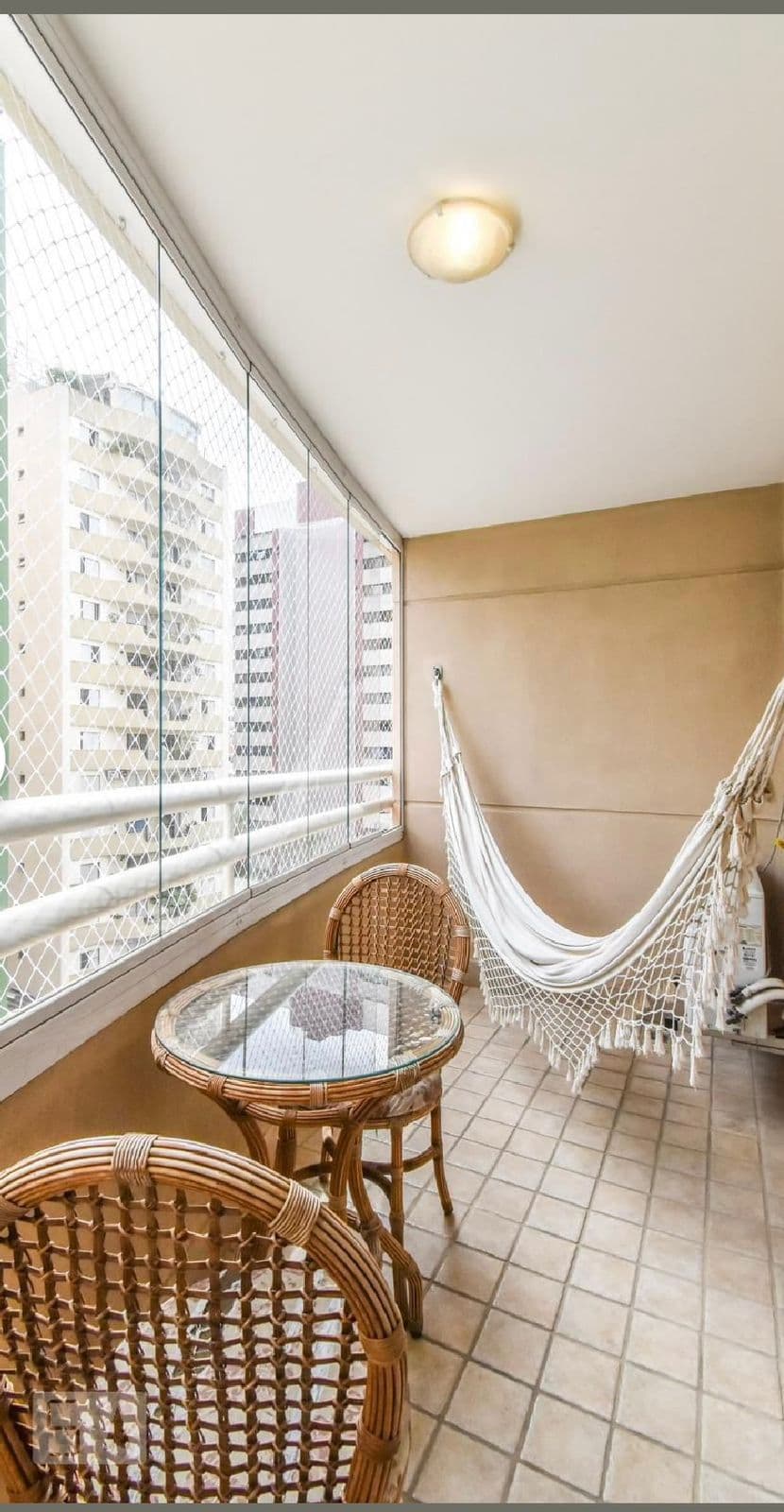 Varanda envidraçada com vista — Apartamento 56, Edifício Virgílio